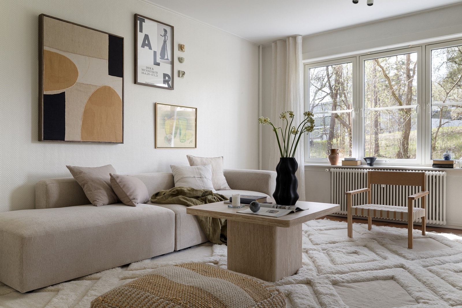 Her har man en skjermet beliggenhet med frodig utsikt, hvor du får en lys og luftig romfølelse som virkelig må oppleves! Galleribilde