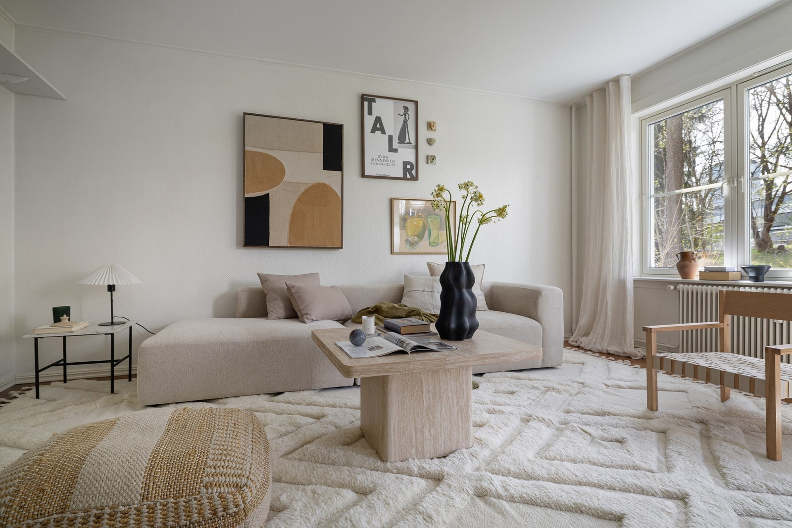 Her er det god plass til sofa med tilhørende salongbord og tv-seksjon Galleribilde