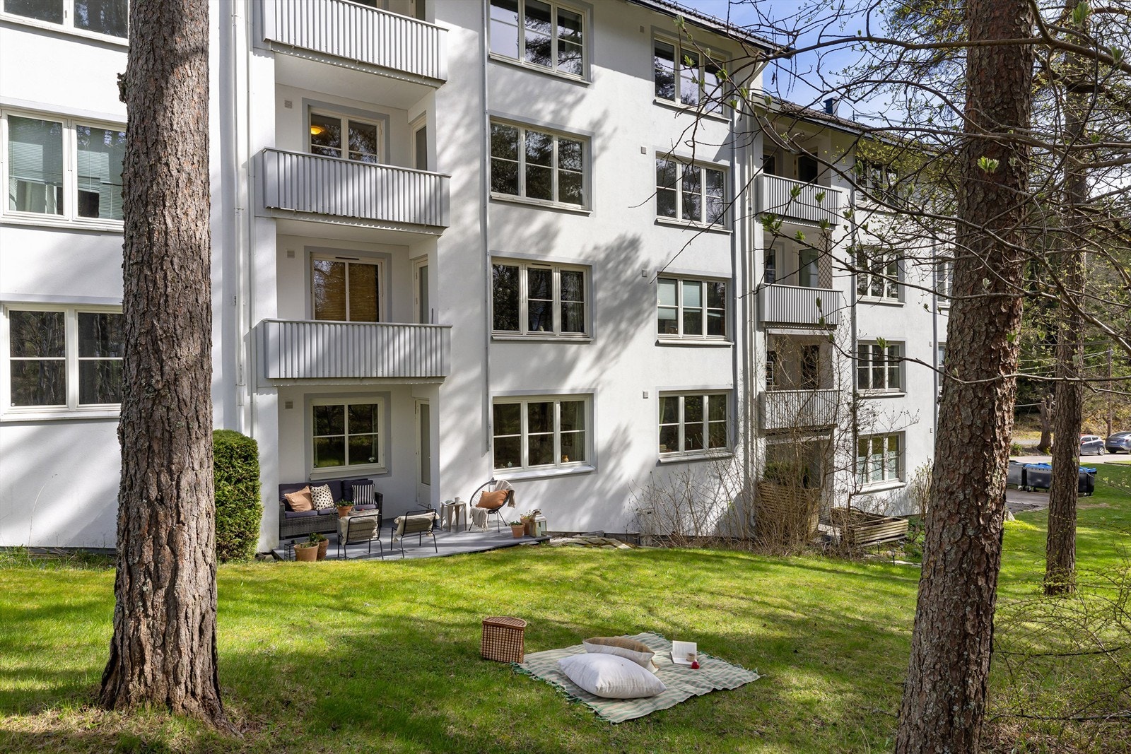 Her er det god plass til utemøblement som både sittegruppe og grill - det er tillatt med el- og eller gassgrill Galleribilde