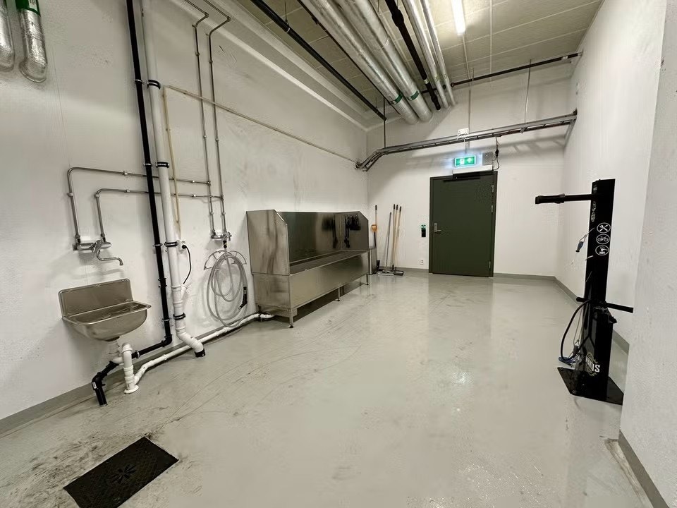 Sykkelvaskerom i kjelleretasjen. Galleribilde