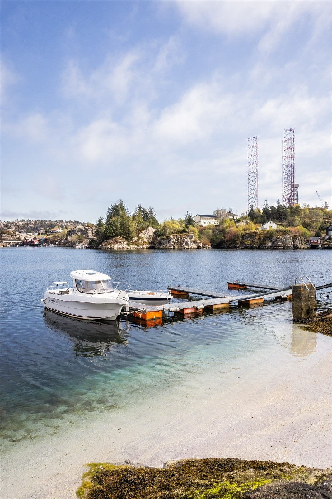 Båtplassen som følger med eiendommen gir enkel tilgang til skjærgården. Galleribilde
