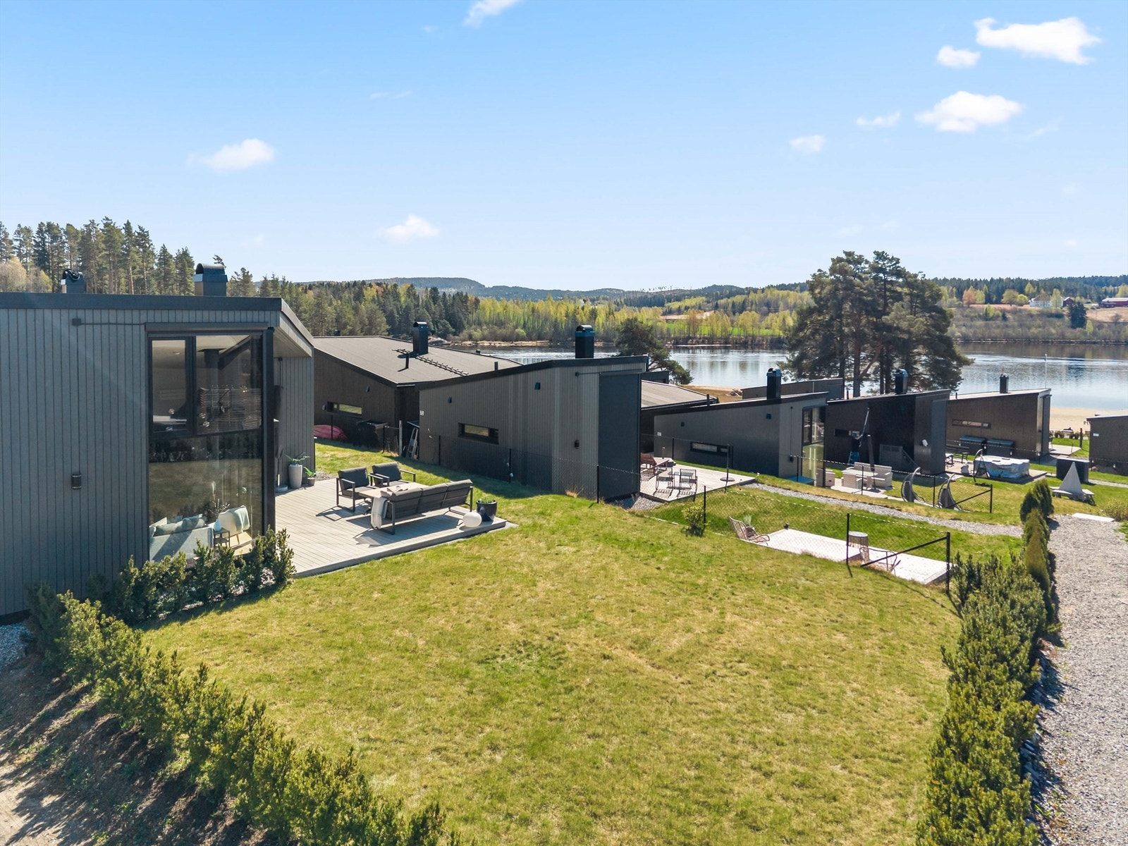 Stor hage med nok boltreplass til hele familien! Galleribilde