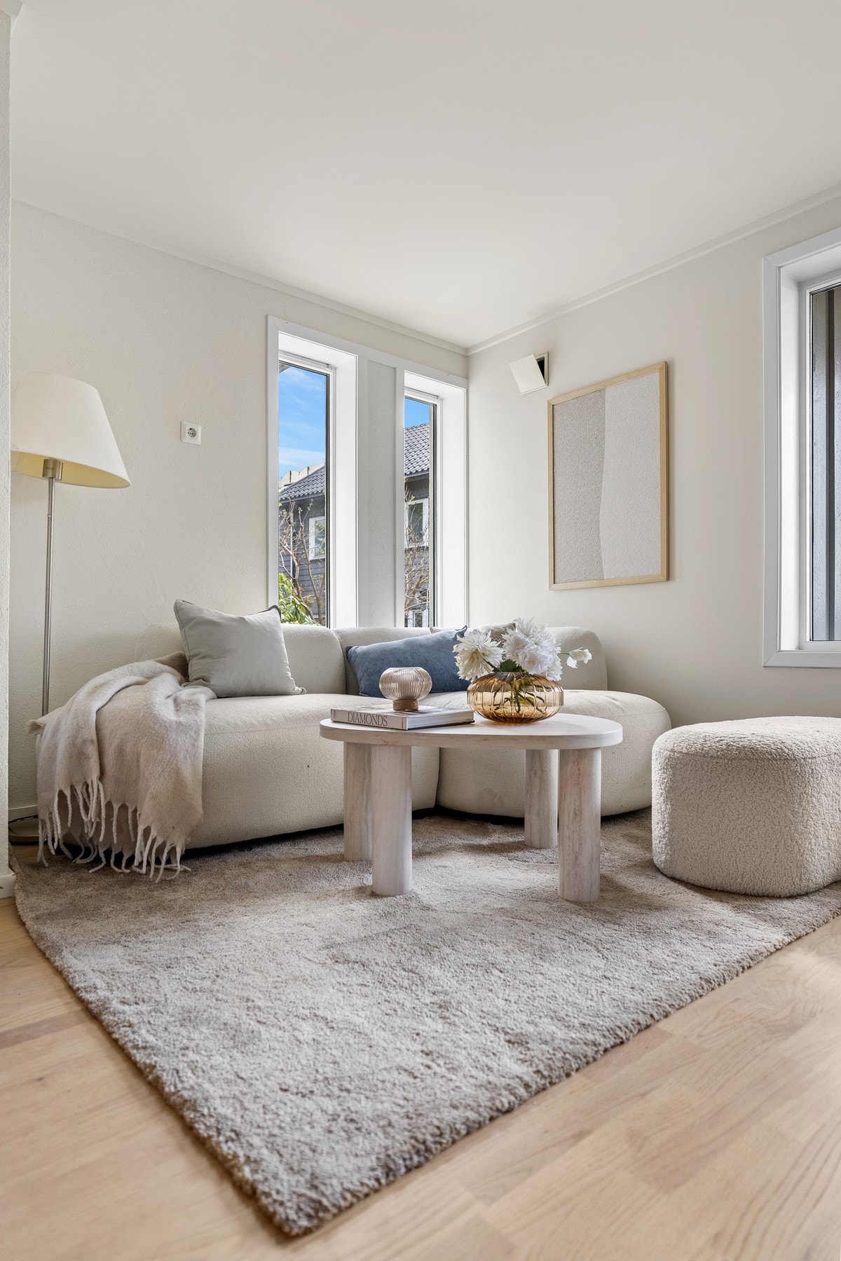 Rommet har laminat på gulv og malte overflater. Galleribilde