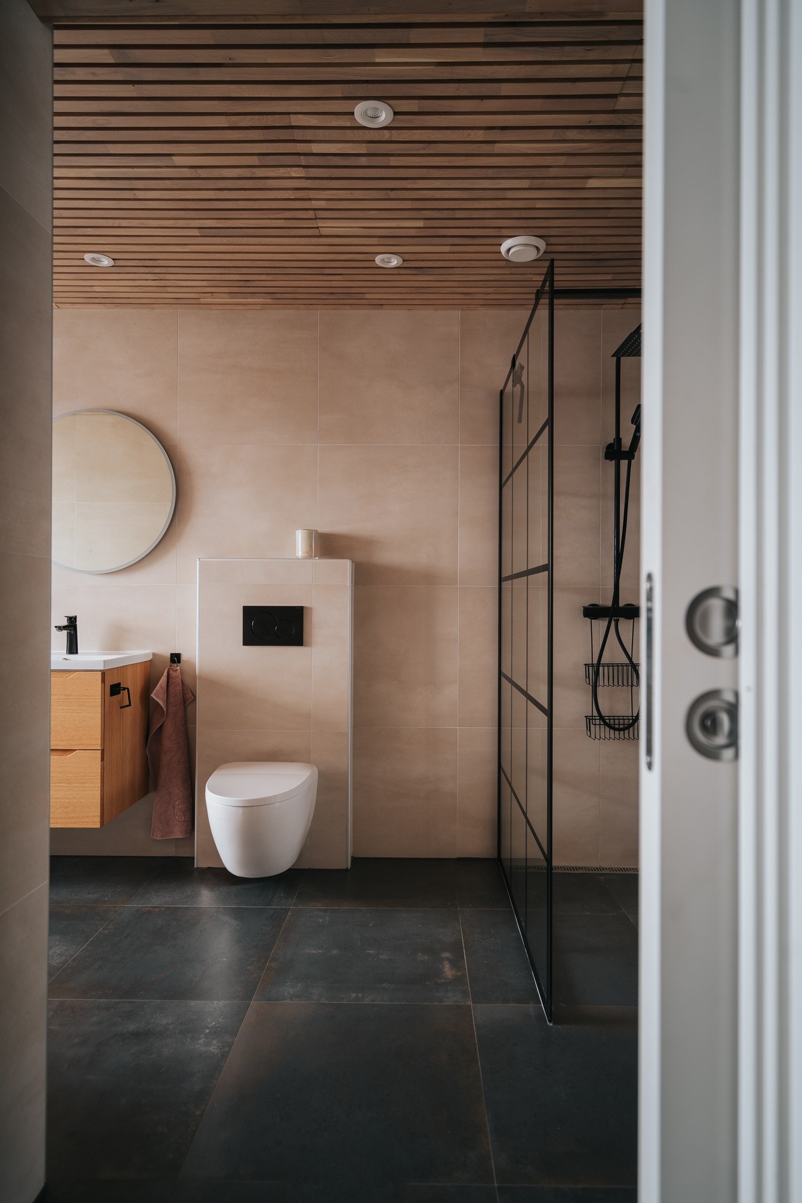 Eget bad ved hovedsoverom. Galleribilde
