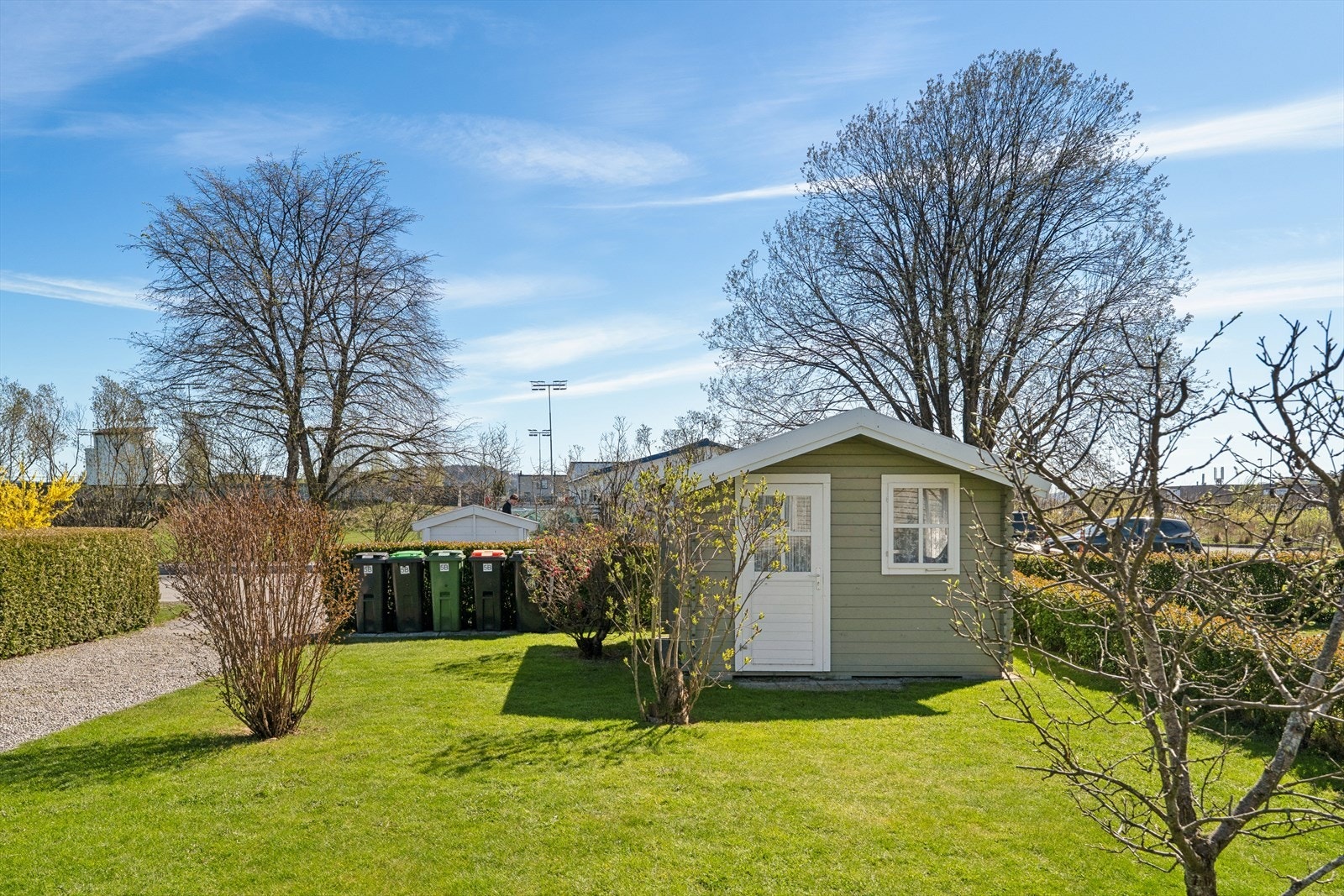 Eiendommen ligger i et veletablert og barnevennlig nabolag, med gangavstand til idrettsanleggene ved Pors stadion. Galleribilde
