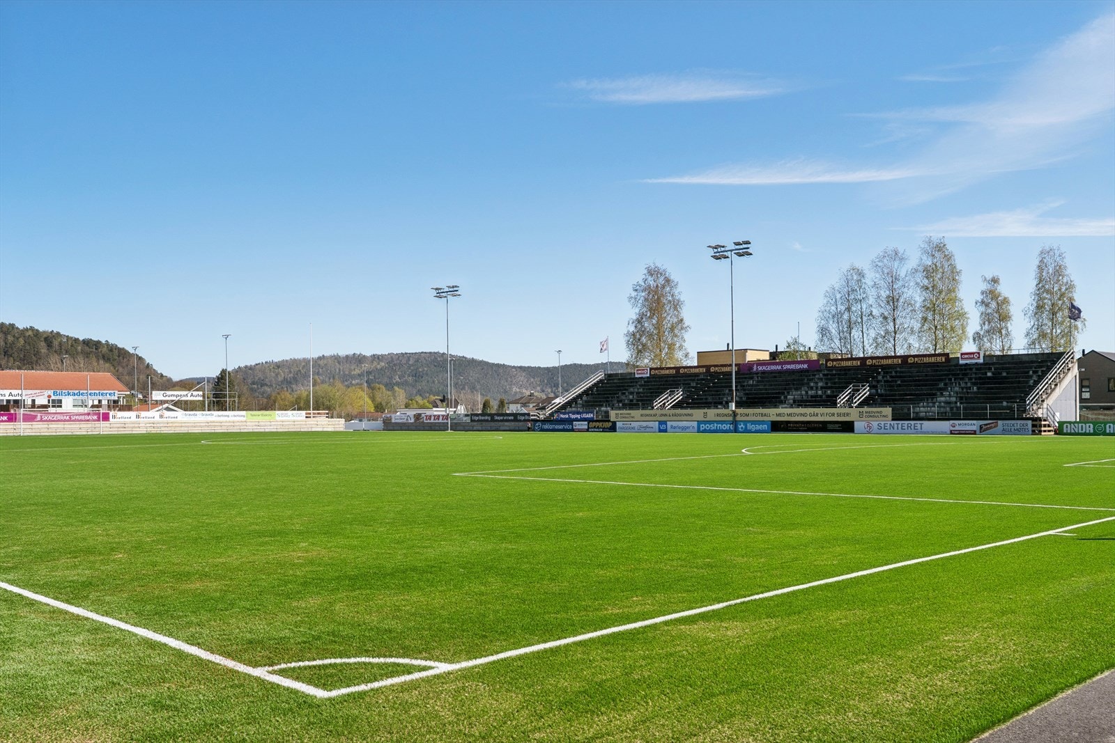Nærområdet byr på et rikt tilbud av fritidsaktiviteter, med Pors stadion kun fire minutters gange unna. Galleribilde