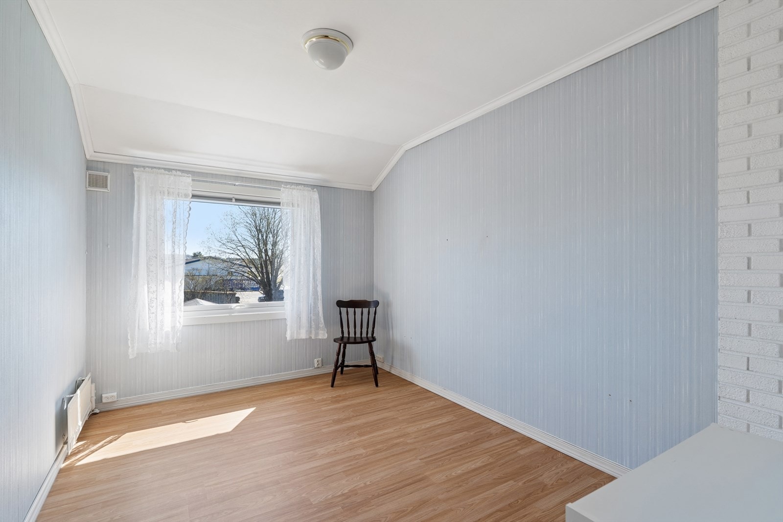 Det andre soverommet er også av god størrelse, med plass til seng og skrivebord. Galleribilde