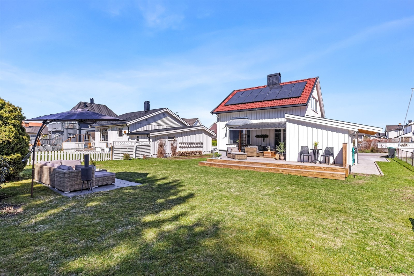 En stor gressplen gir rikelig med plass for lek og aktiviteter for hele familien. Galleribilde