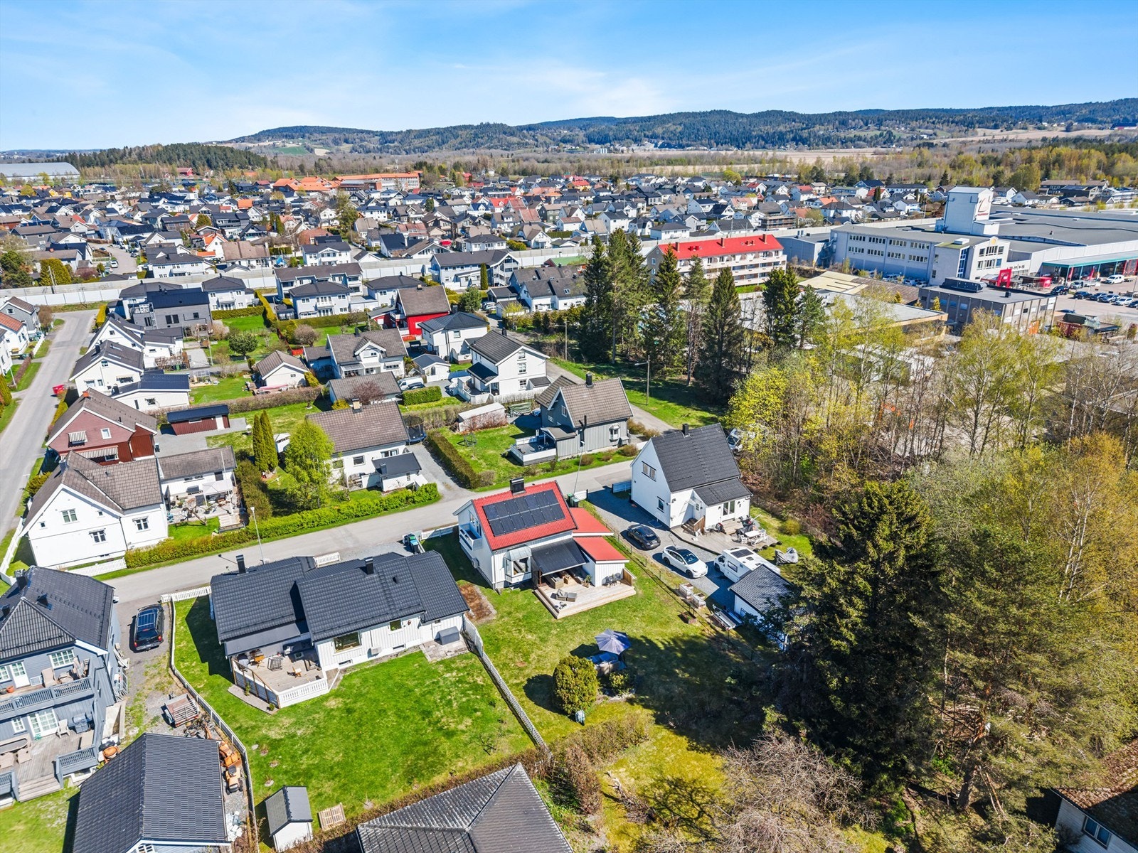 Boligen ligger sentralt i Lillestrøm med alle servicetilbud innen kort rekkevidde. Galleribilde