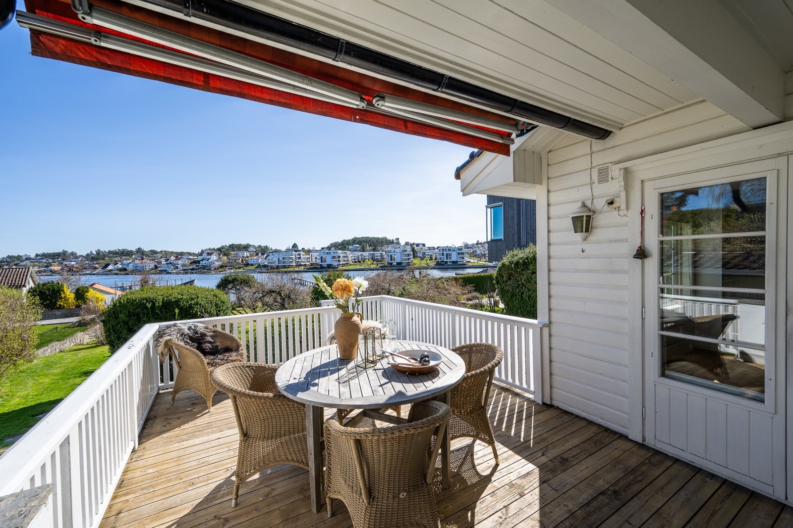 Overbygget terrasse med stor markise Galleribilde
