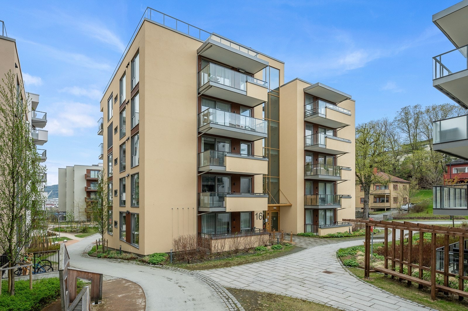 Velkommen til visning! Kontakt megler på 994 22 430 dersom oppsatt visning ikke passer. Galleribilde