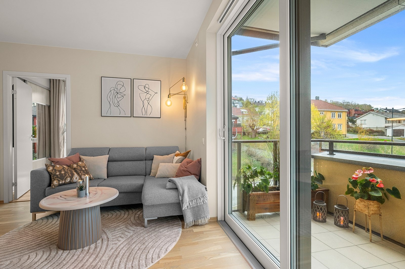 Leiligheten har en åpen stue- kjøkkenløsning på 17,5 m². Galleribilde