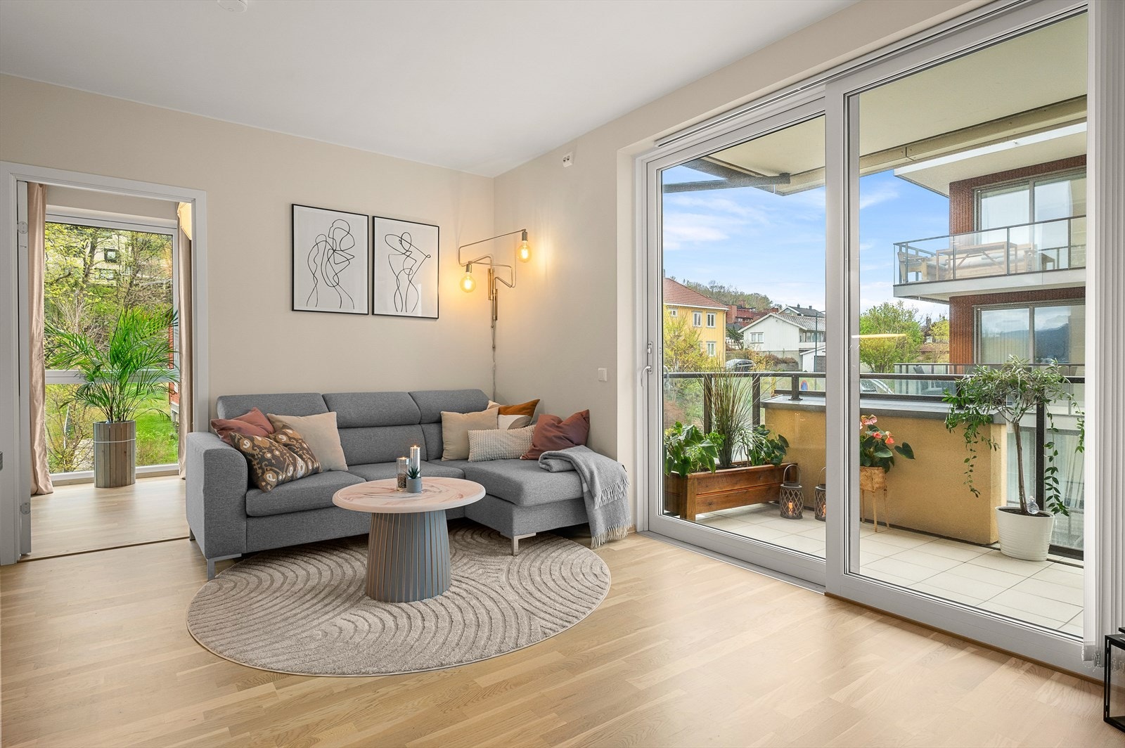 Velkommen til Ladebekken 16! Her får du en strøken og moderne 3-roms hjørneleilighet på 44 m² fra 2022. Foto: Harald Wanvik. Galleribilde