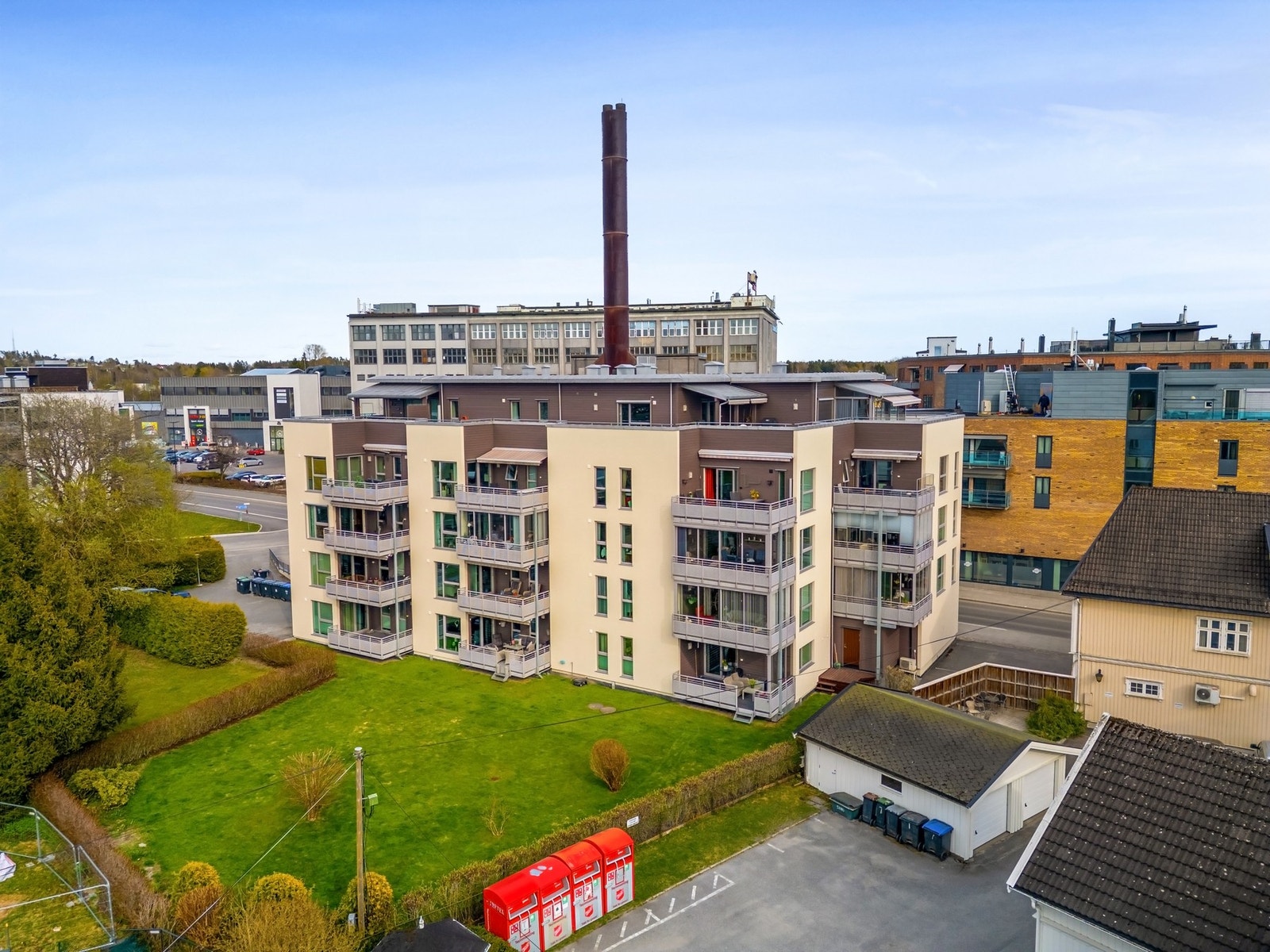 Leiligheten ligger i 3.etg. helt til venstre i blokka (ende) Galleribilde