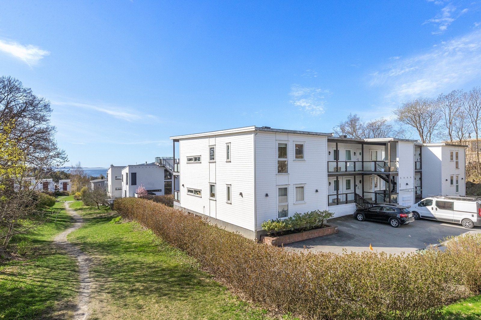 En hyggelig spasertur på omtrent 15 minutter tar deg til Drøbak sentrum gjennom blant annet Brunskogen. Galleribilde