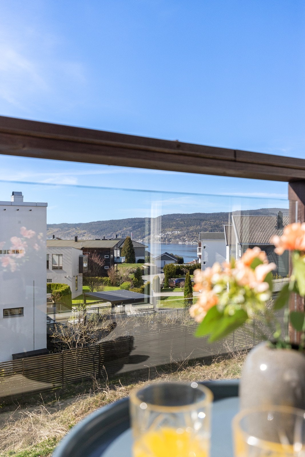 Fra leiligheten har du et hyggelig gløtt mot Oslofjorden. Galleribilde
