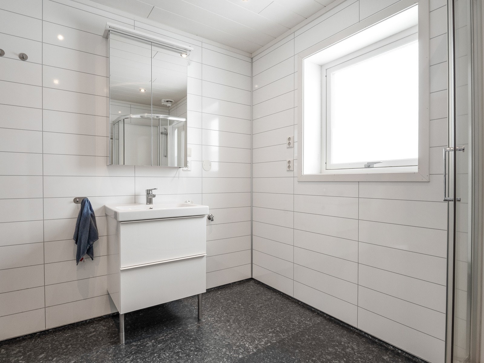 Badet er lyst og romslig Galleribilde