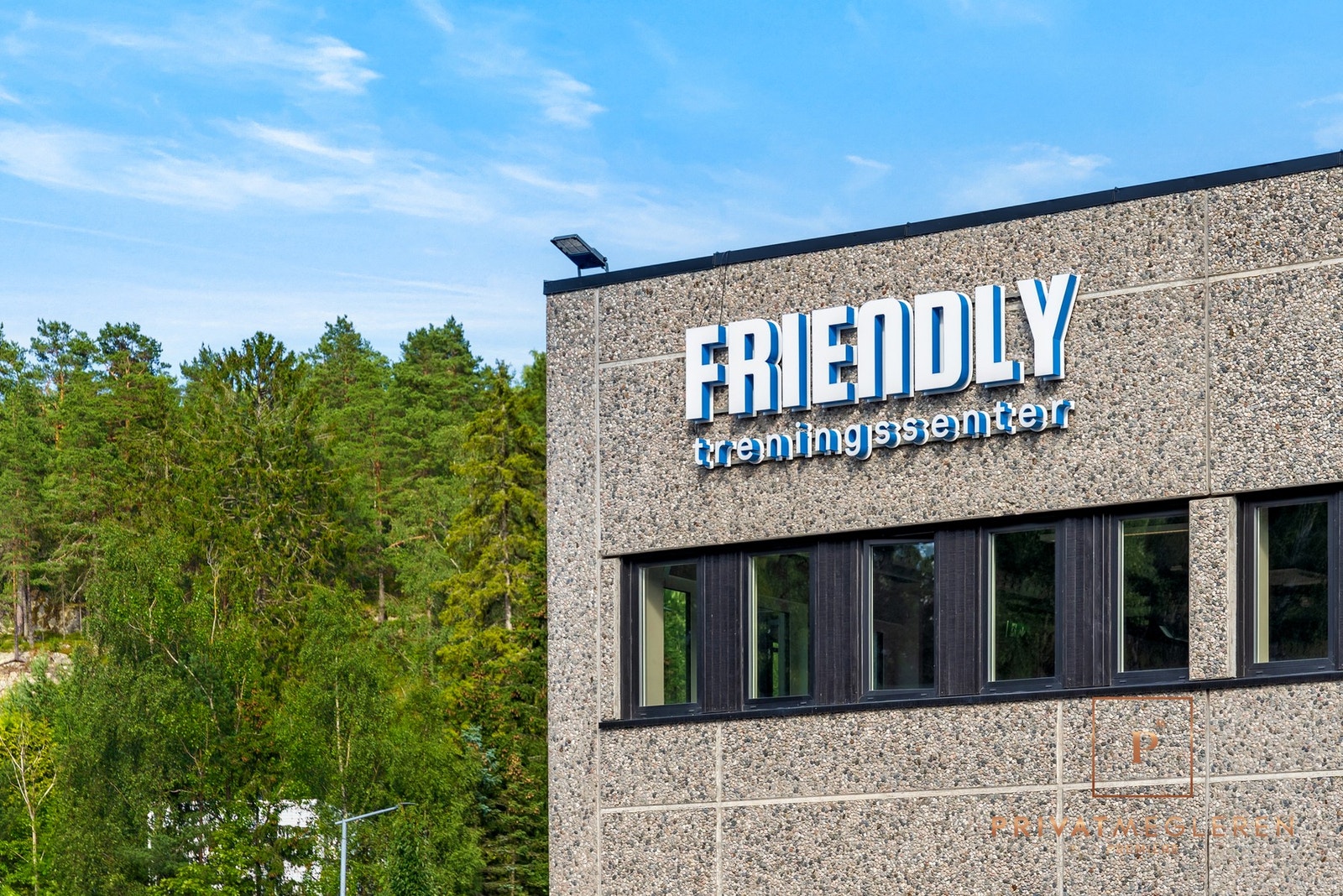 Det er bare noe minutters gange til Friendly gym på Ulsrud Galleribilde