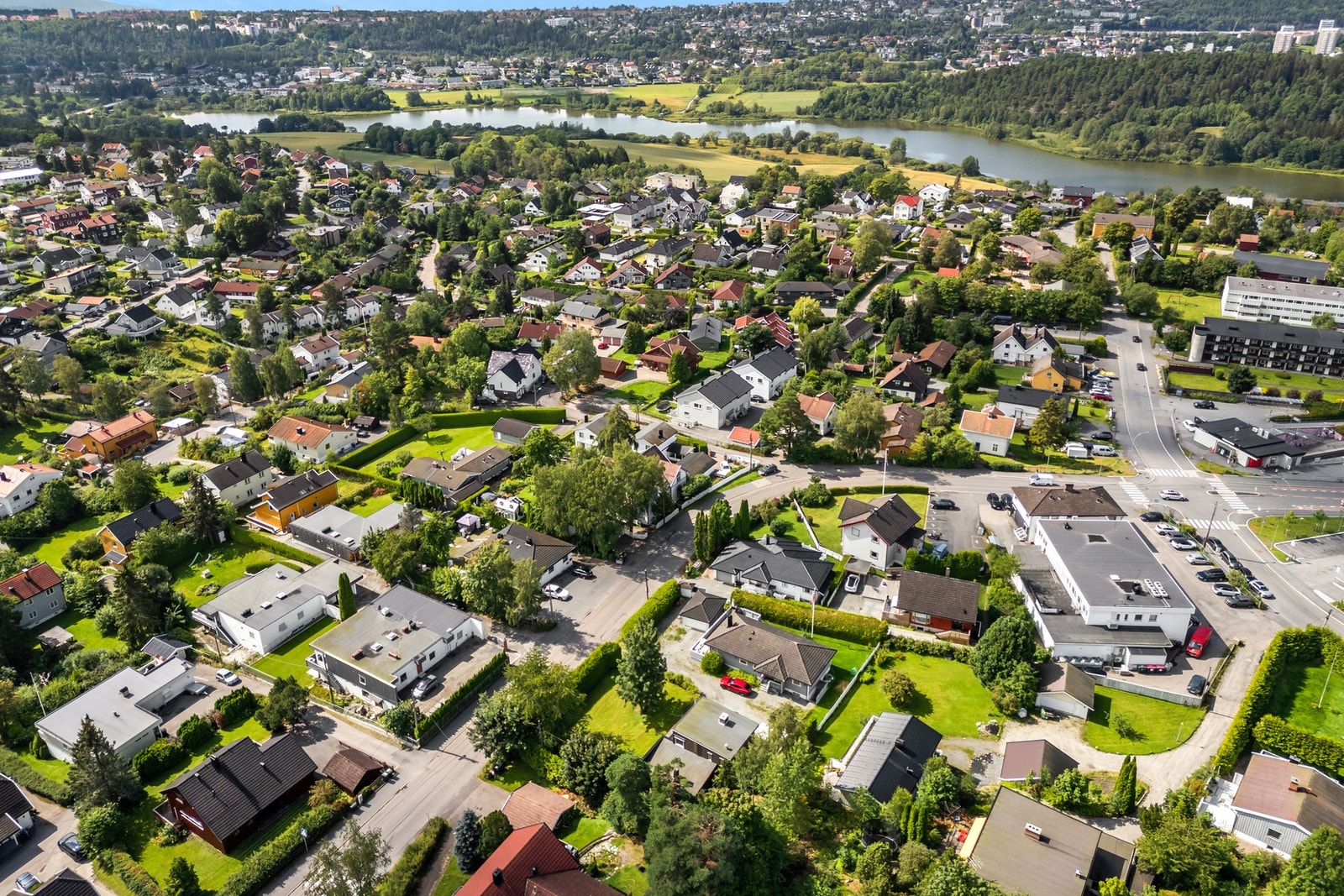 Boligen ligger i et etablert og attraktivt boligområde på Oppsal Galleribilde