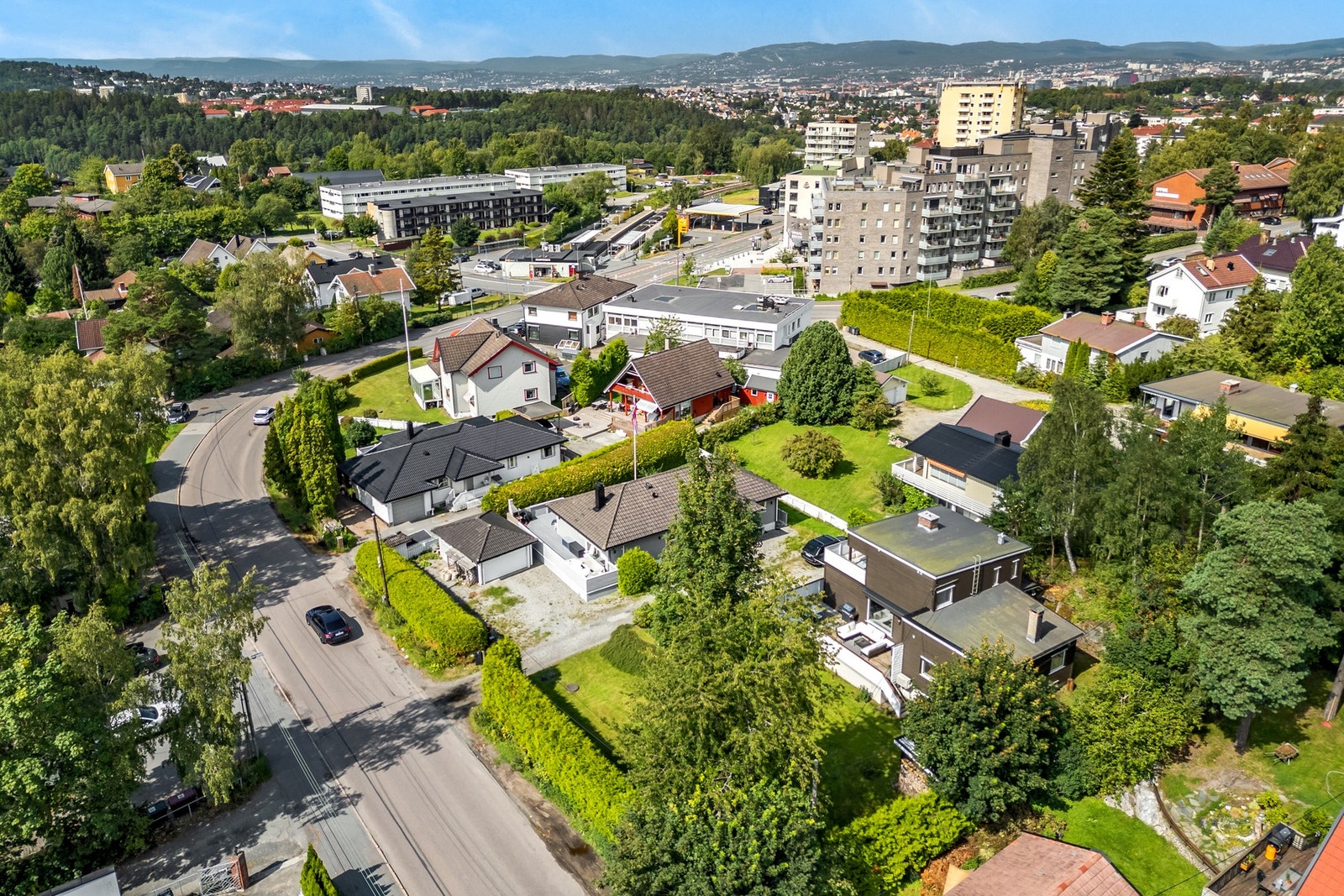 Det er nærhet til offentlig kommunikasjon, skoler, barnehager, og et rikt utvalg fasiliteter og servicetilbud Galleribilde