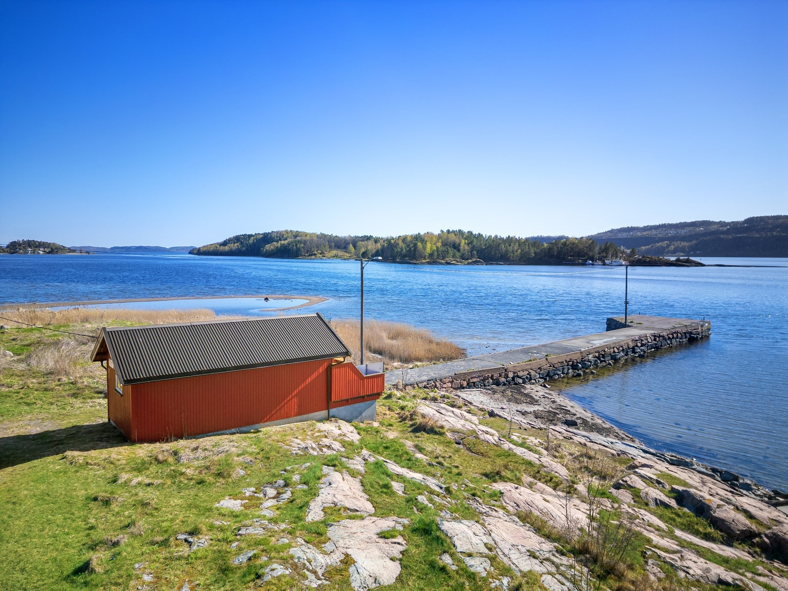 På eiendommen er det etablert en felles brygge. Galleribilde