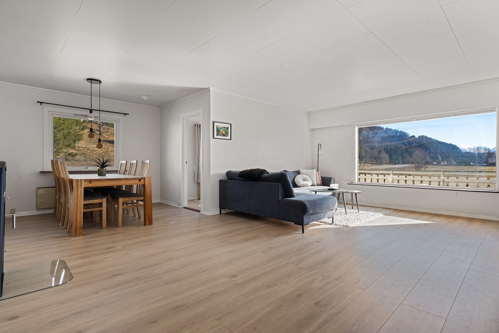 I tilknytning til stuen finner du kontoret, som har direkte utgang til terrassen. Galleribilde