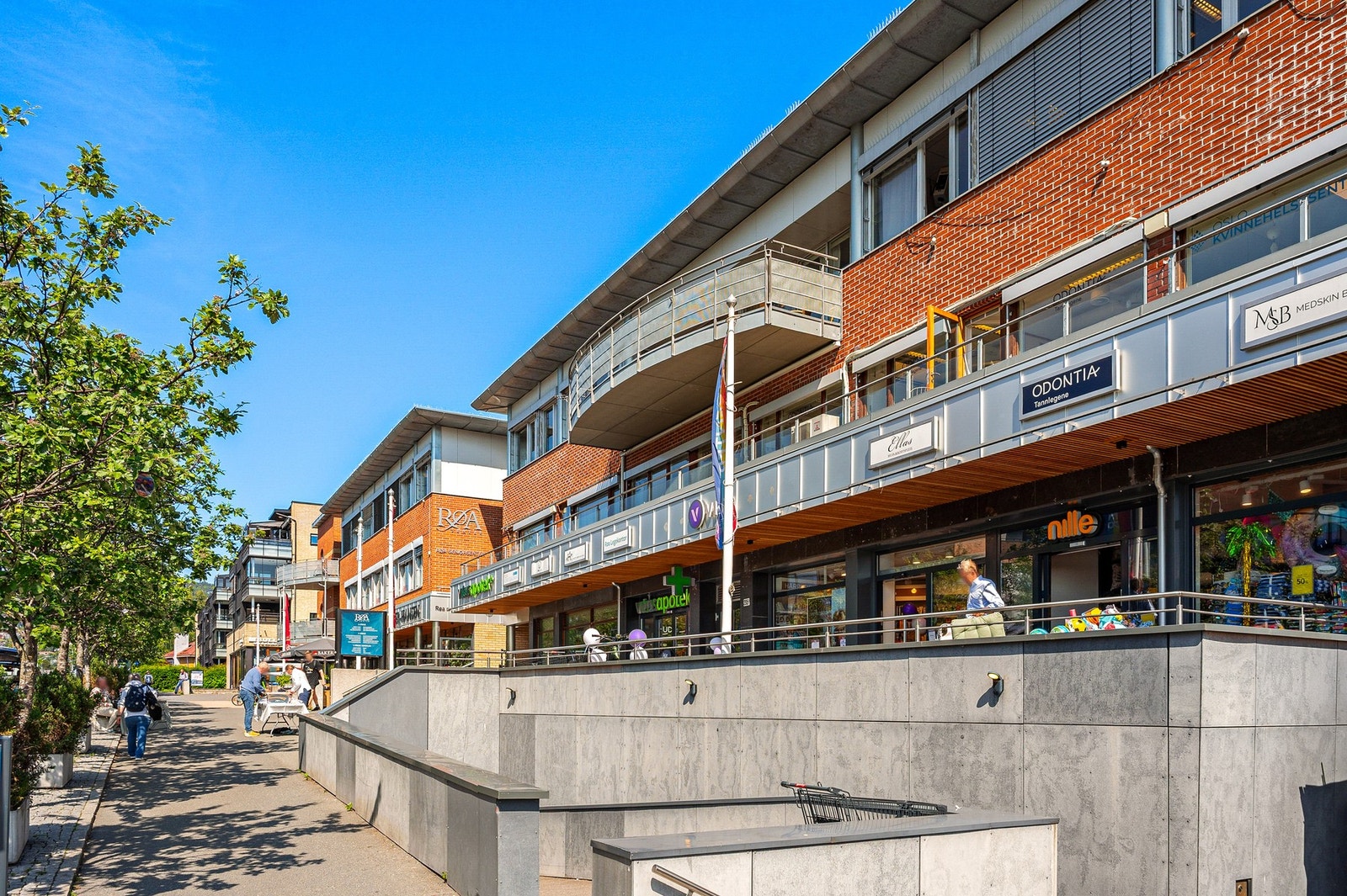 Røa senter med en rekke servicetilbud og butikker. Galleribilde