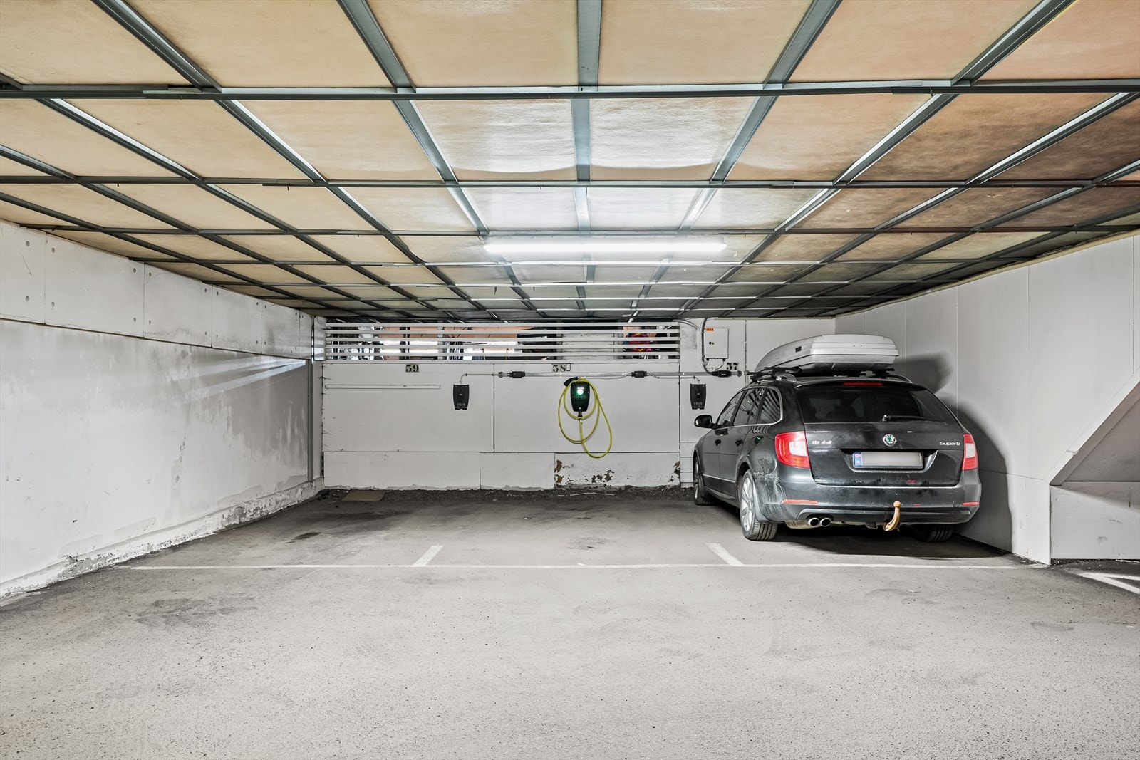 Det medfølger garasjeplass med elbil-lader i felles garasjeanlegg Galleribilde