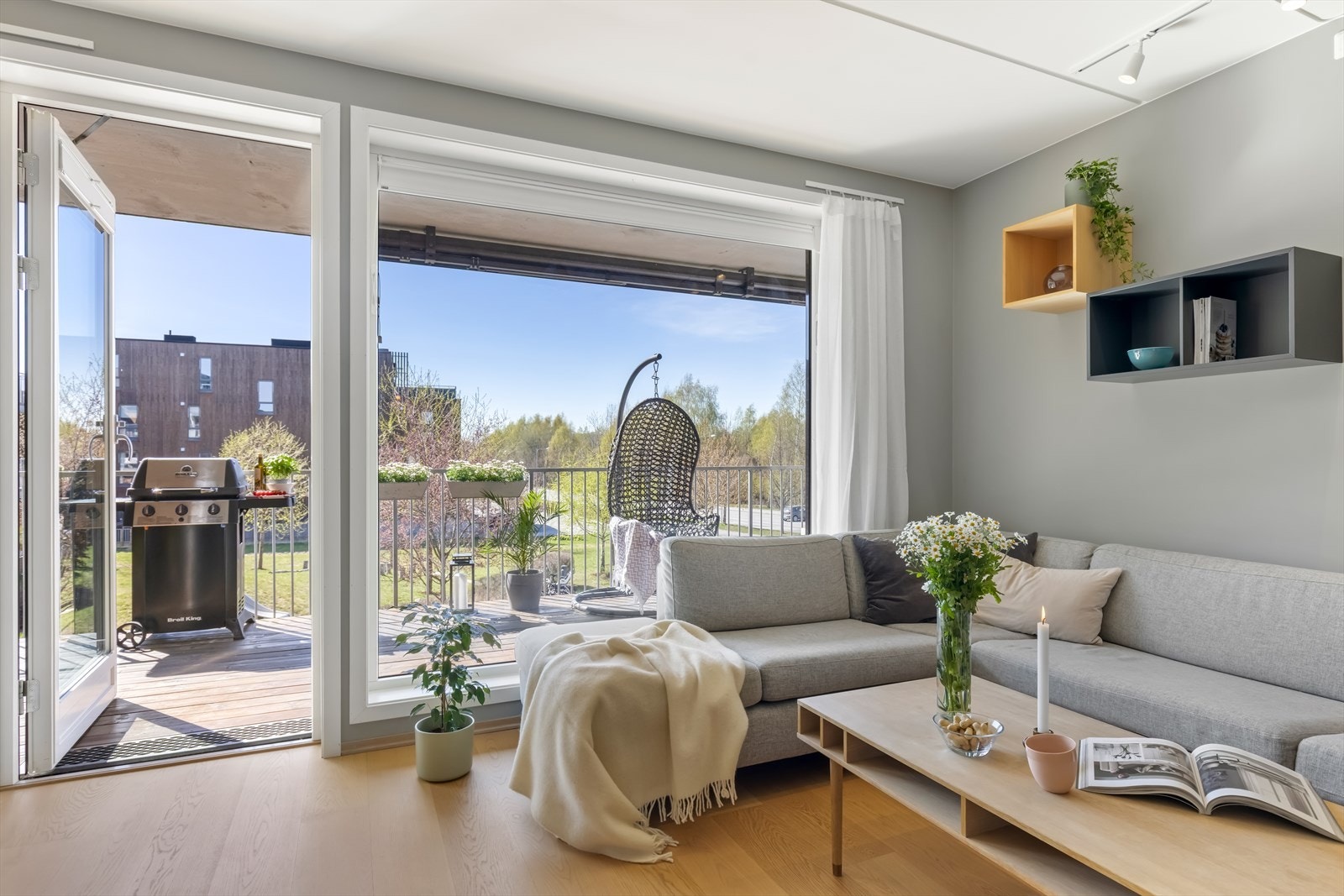 Fra stuen er det utgang til en sydvestvendte balkongen. Galleribilde