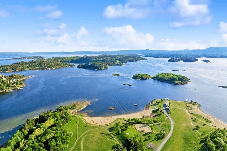 Storøya på sommeren. Galleribilde