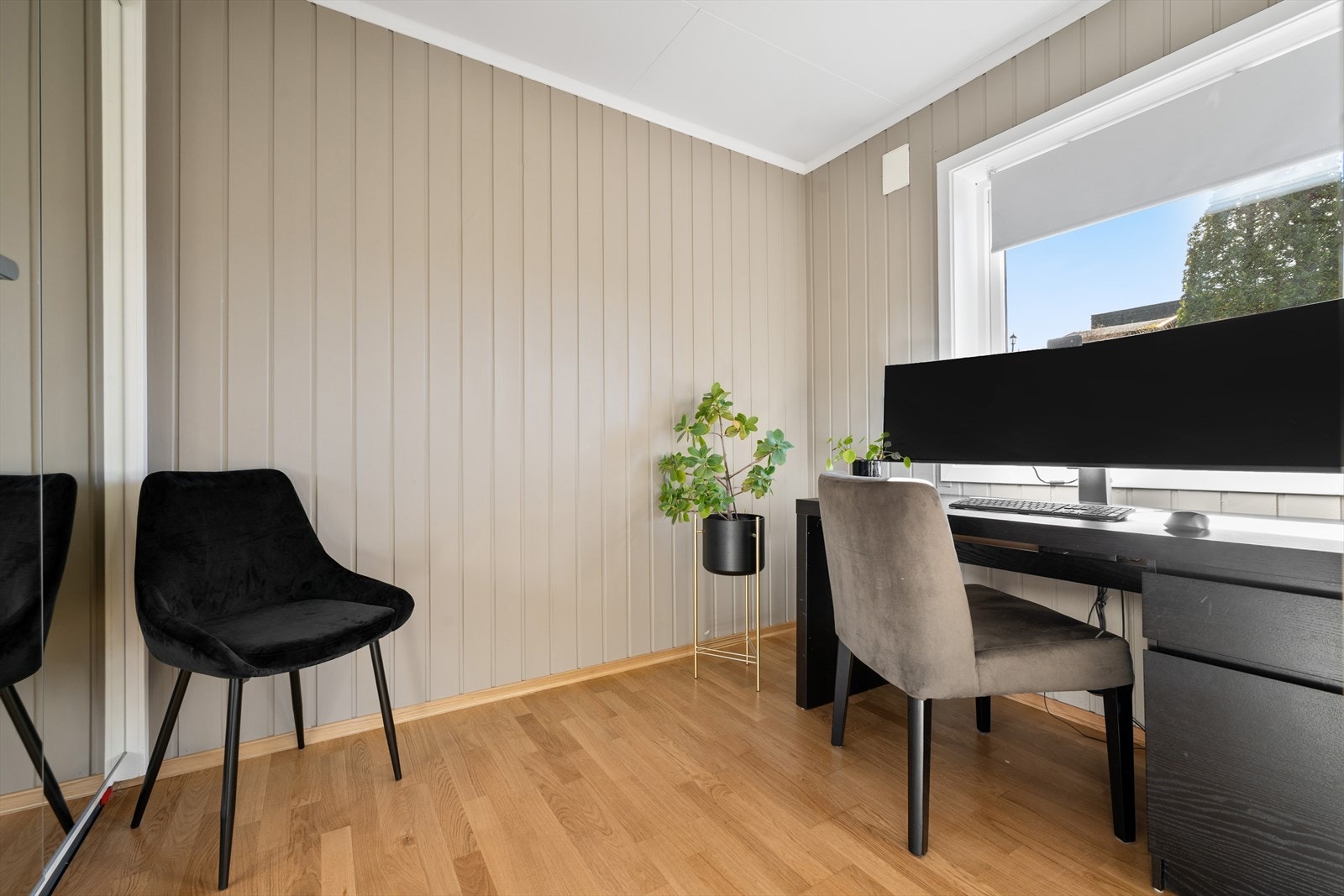 Soverom lll egner seg godt som barnerom. Rommets utforming gir god plass til både seng, skrivepult og lek, og de nøytrale overflatene gjør det enkelt å møblere etter ulike behov Galleribilde