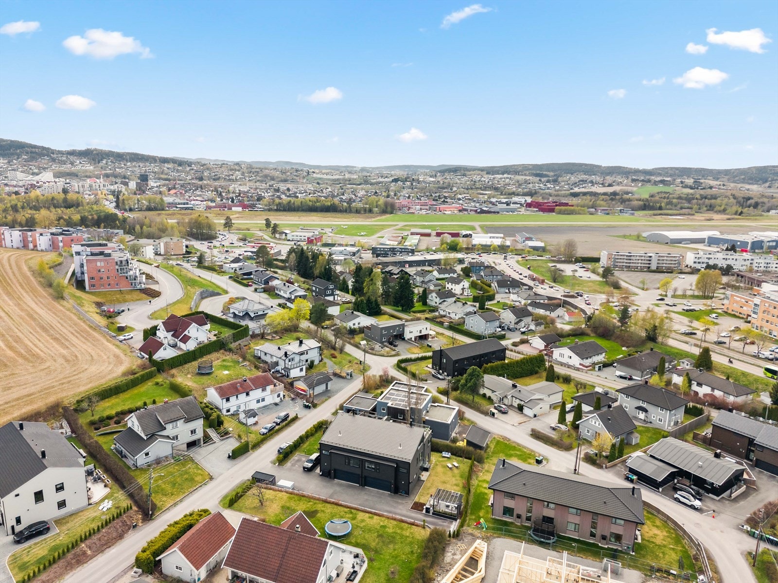 Med Lillestrøm stasjon kun 6 minutter unna, er reiseveien til Oslo S på ti minutter med tog. Galleribilde