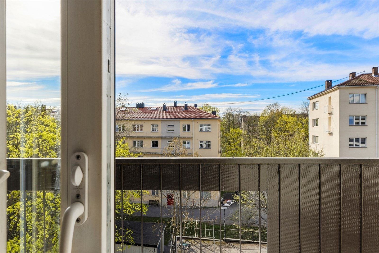 Fra stuen er det utgang til en herlig balkong. Galleribilde