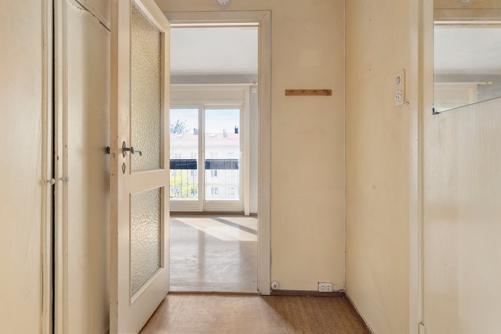 Entréen byr på plass til oppheng av yttertøy og plassering av sko. Galleribilde