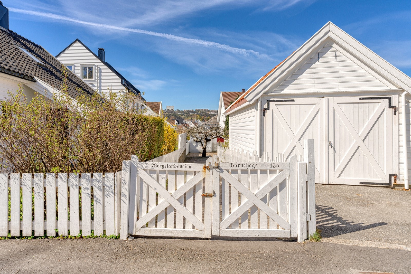Porten inn til eiendommen. Galleribilde