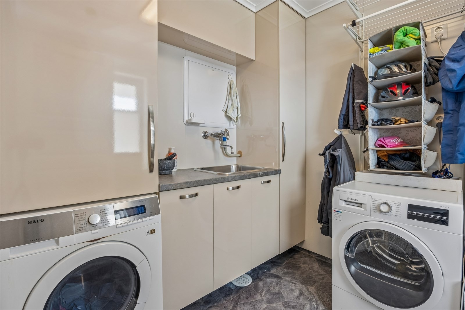 Praktisk separat vaskerom på 6m². Galleribilde