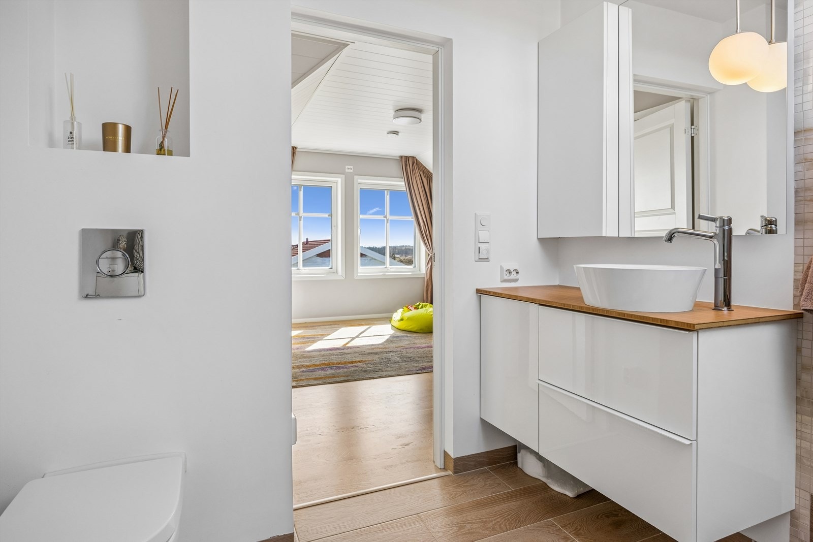 Andre etasje har eget baderom på 4,5m². Galleribilde