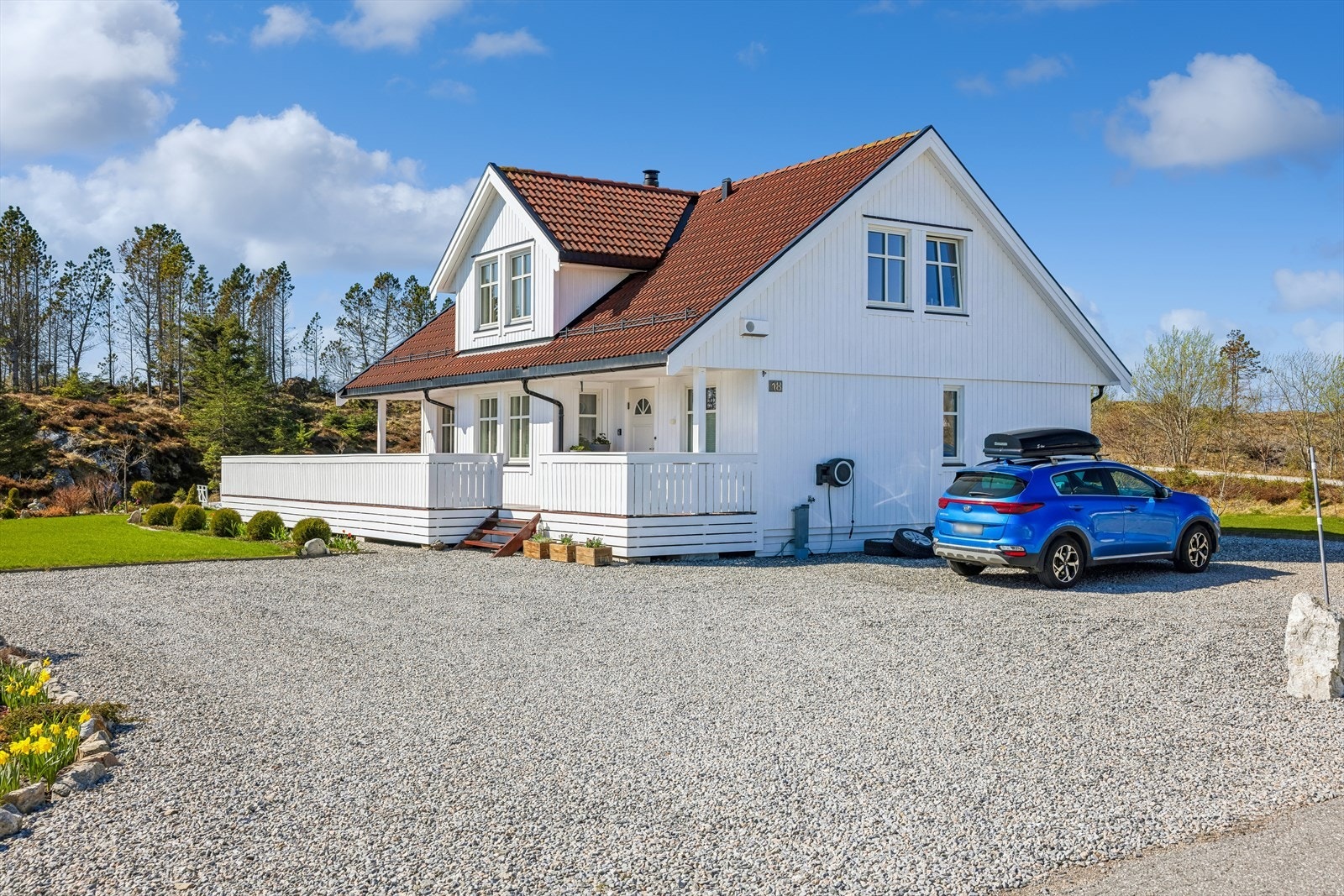 En moderne og velholdt enebolig fra 2015 på 149m² med attraktiv beliggenhet på Frøya. Galleribilde
