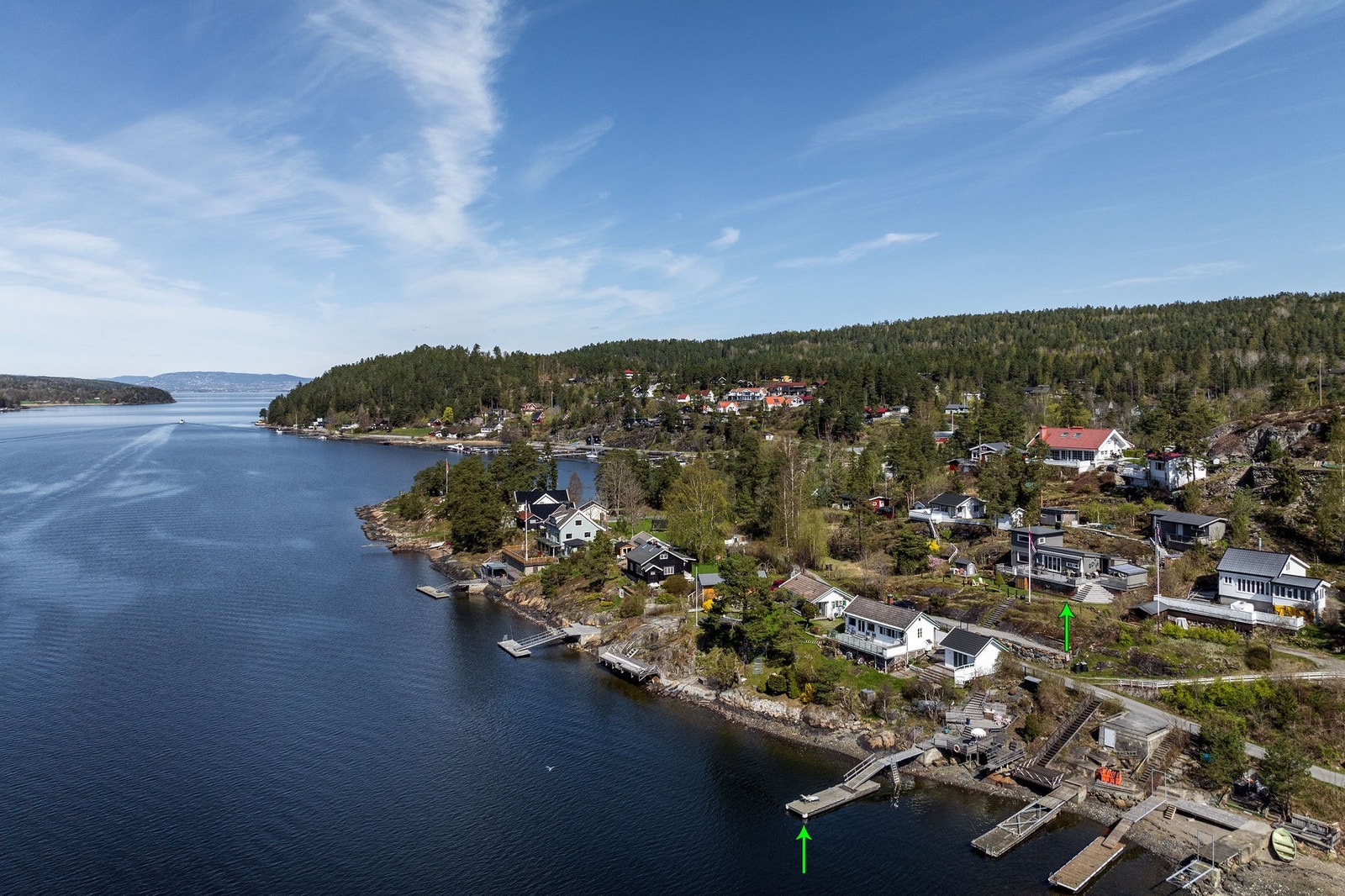 Velkommen til
Strandengveien 30! Idyllisk fritidseiendom vakkert beliggende langs Bunnefjorden. Kun 30 min fra Oslo med bil. Galleribilde