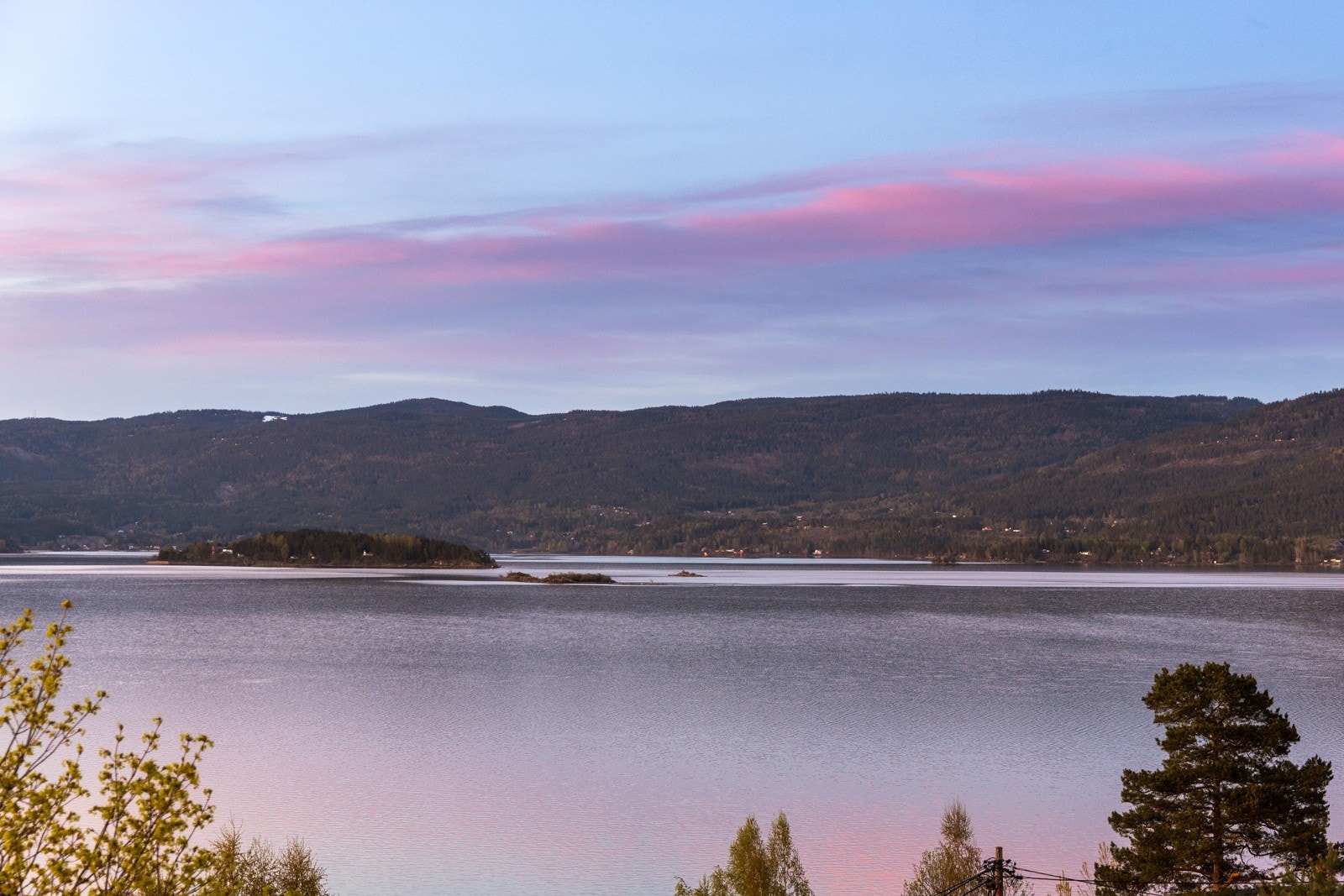 Flott utsikt ut over Steinsfjorden. Galleribilde