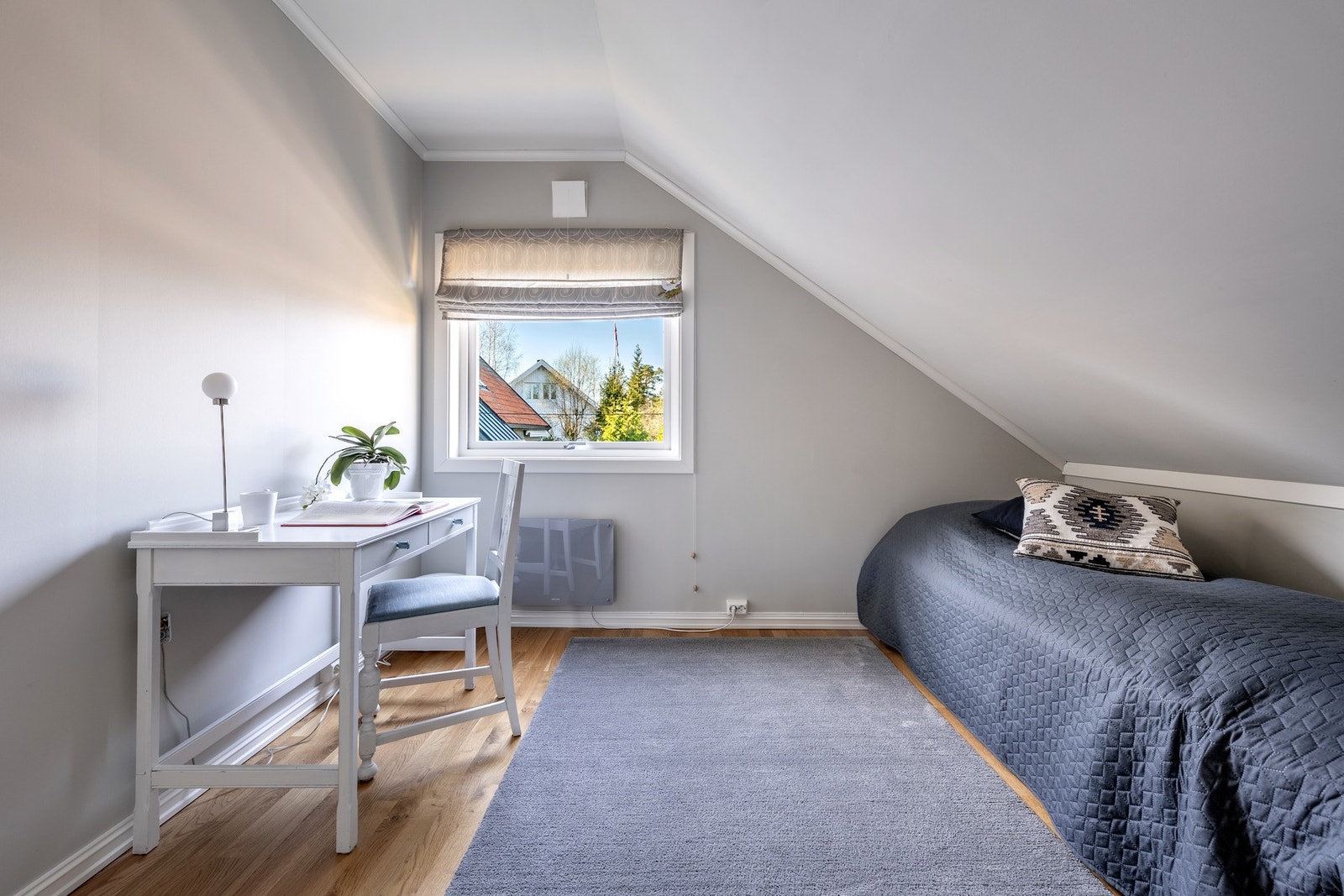 Soverom 3. Boligen har tre soverom samlet i andre etasje, en praktisk og familievennlig løsning. Galleribilde
