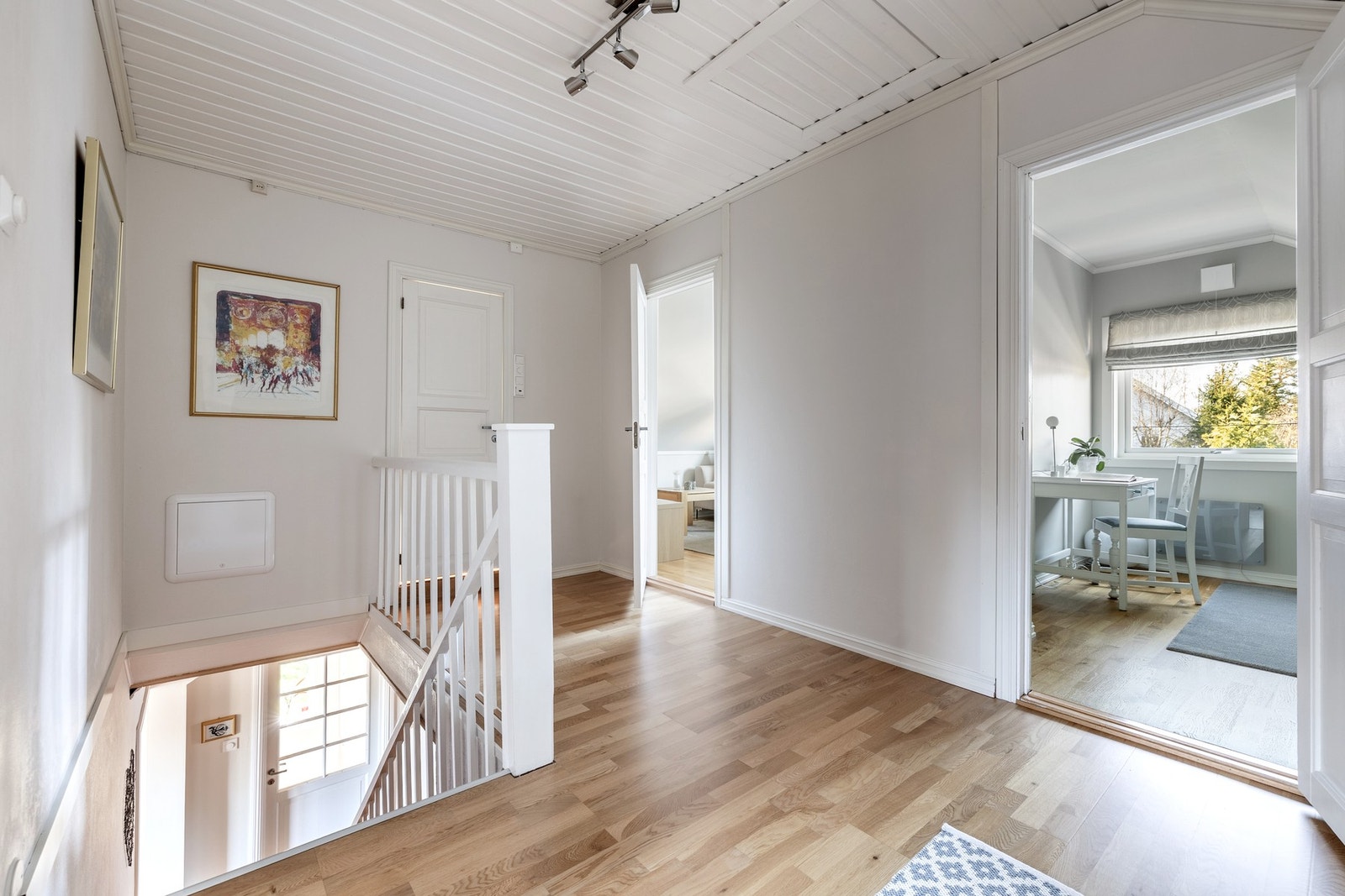 Loftstuen har inngang til tre soverom og bad. Galleribilde
