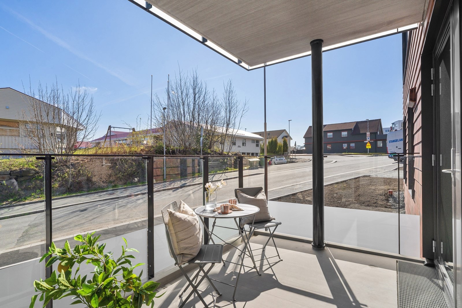 Bygget, tegnet av Ramp arkitektkontor, har heis og moderne fellesområder med fasader i tegl. Galleribilde