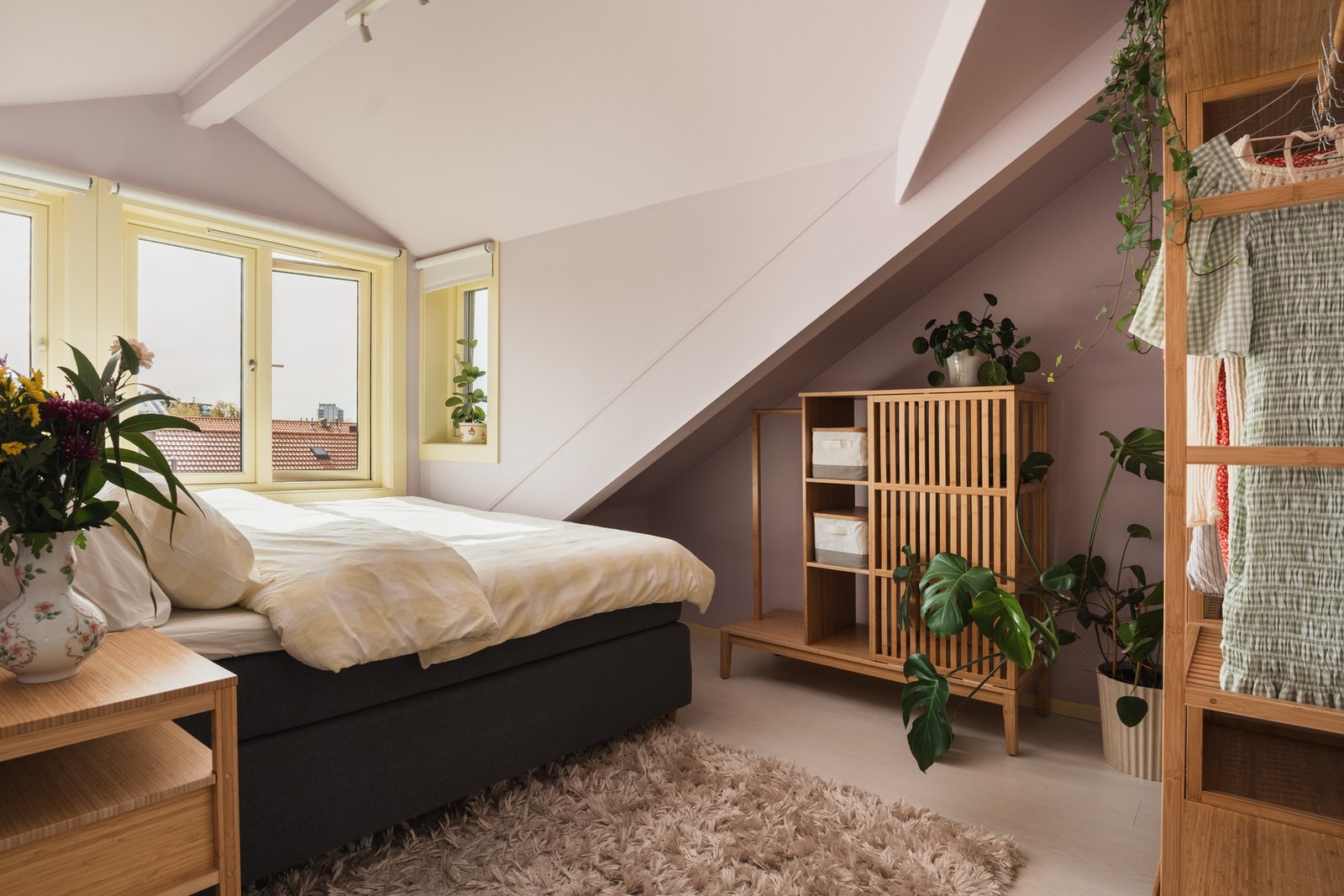 Også her finner du de gjennomgående detaljene med 1-stavs parkett og malte flater. Galleribilde