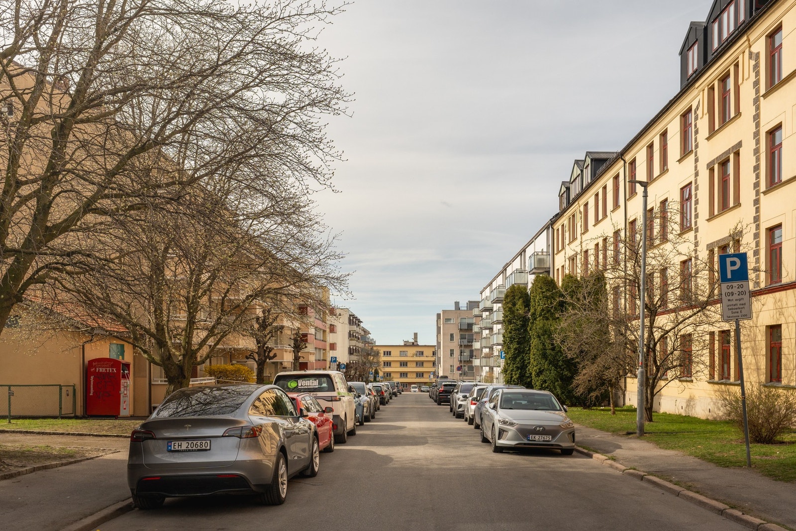 Nils Huus' gate er en rolig og lite trafikkert gate, samtidig som du har T-bane, trikk og tog kun få minutters gange unna. Galleribilde