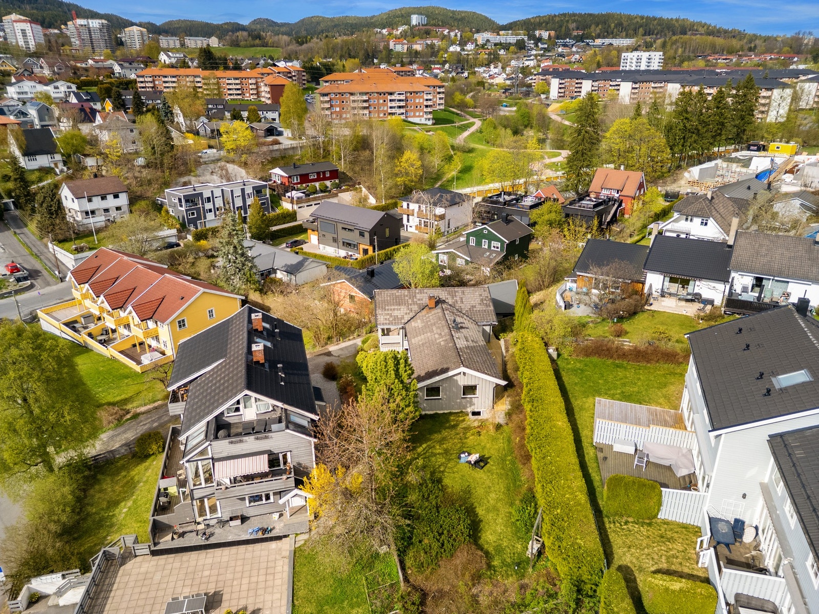 Hagen gir et lite stykke hageidyll på Risløkka. Galleribilde