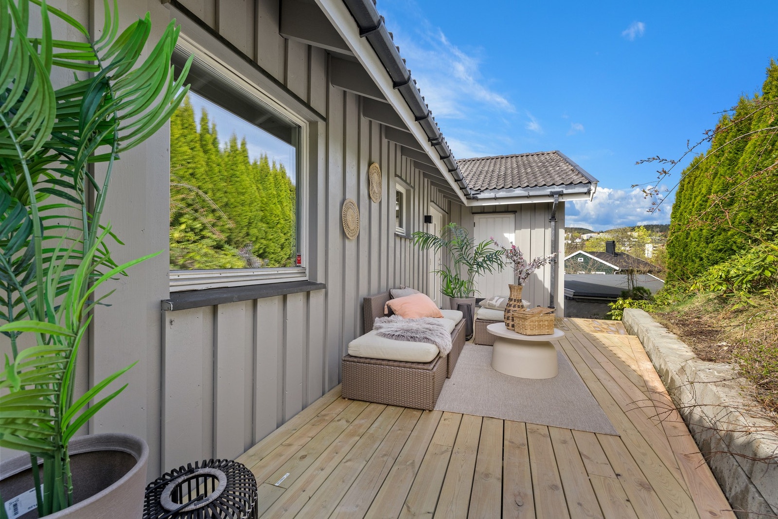 Her er det god plass til sittegruppe, solseng og beplantning. Galleribilde