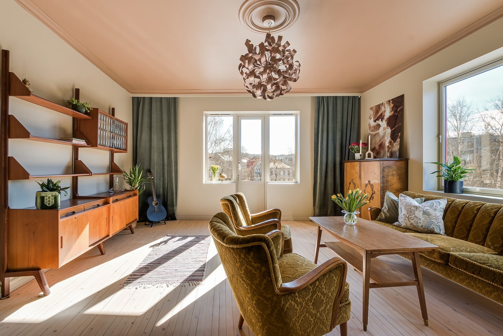 Lys stue med flere innredningsmuligheter Galleribilde