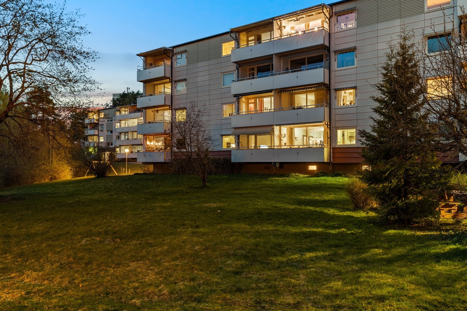 Leiligheten disponerer en bod i 1. etasje (rett utenfor inngangsdøra) på ca. 5 m² og en bod i kjeller på ca. 2 m². Galleribilde
