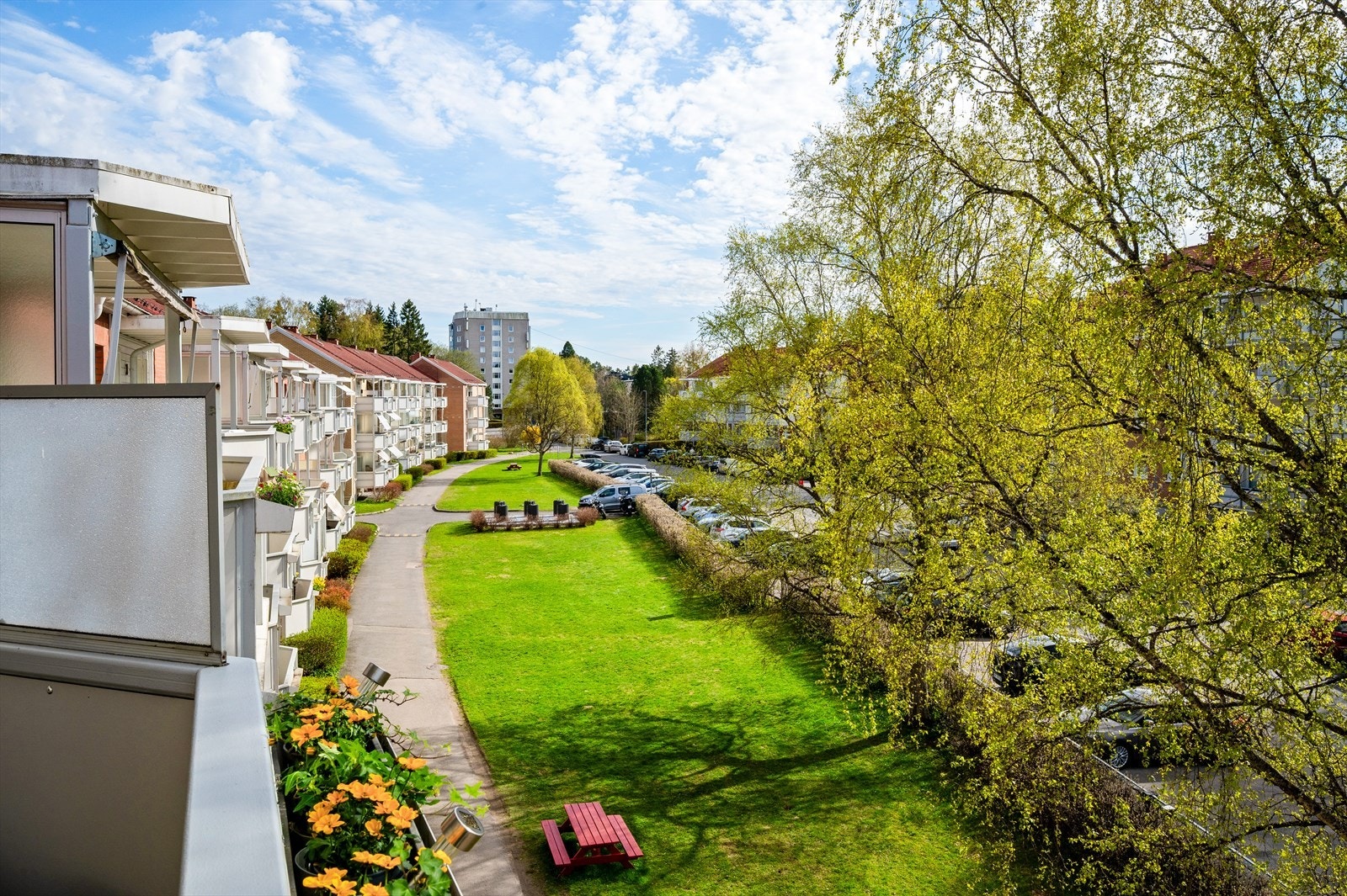 Leiligheten byr på en idyllisk beliggenhet med flott utsyn. Galleribilde